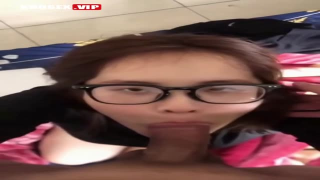 Đi làm về là đè em người yêu dâm ra địt rên la