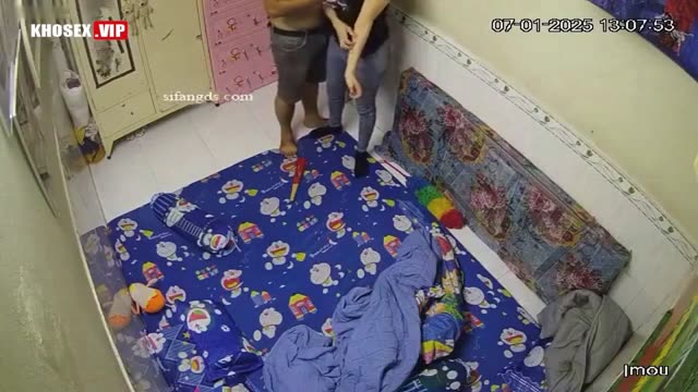 Hack Camera Cặp vợ chồng địt bất chấp giờ giấc vừa đi làm về là địt nhau trước mặt con nhỏ