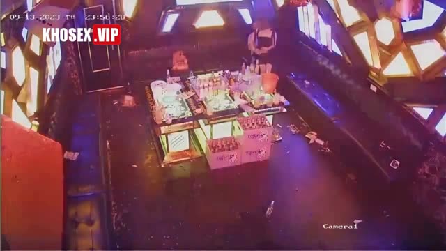 Hack Camera Chịch em nhân viên quán Karaoke KTV Trung Kính
