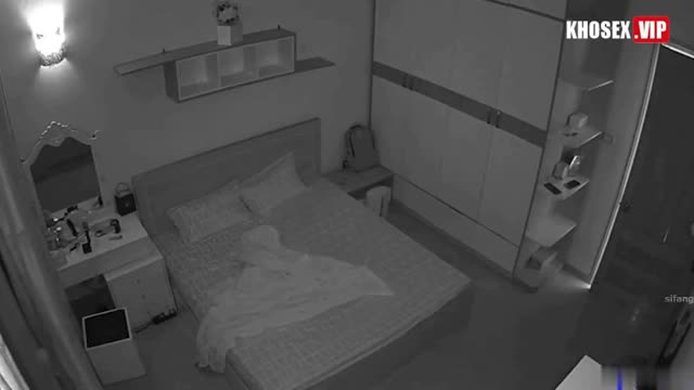 Hack Camera Chồng gọi bạn thân về quan hệ với vợ để nhìn và sóc lọ cực nứng – Phần 1