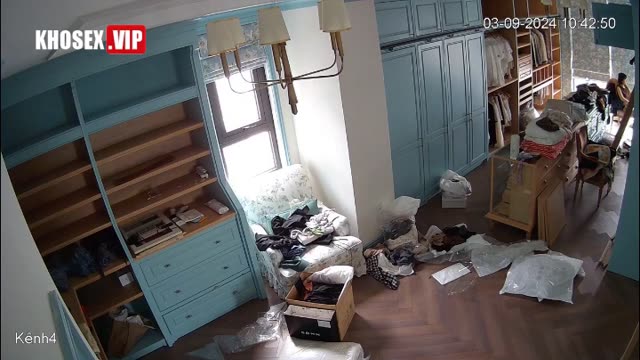 Hack Camera Vợ chồng đại gia chồng tranh thủ địt vợ khi con đang mê xem tivi – Phần 4 (Hết)