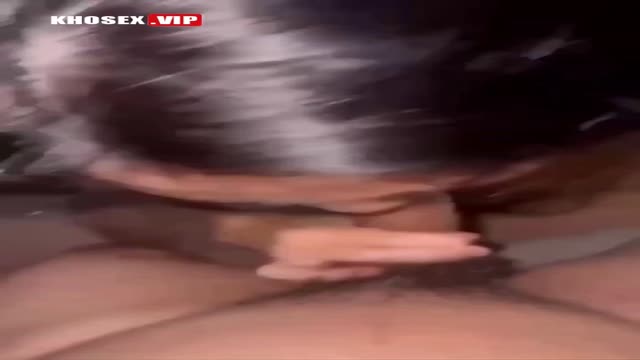 Em gái xinh mình dây mông to căng tròn bị đụ nằm sấp