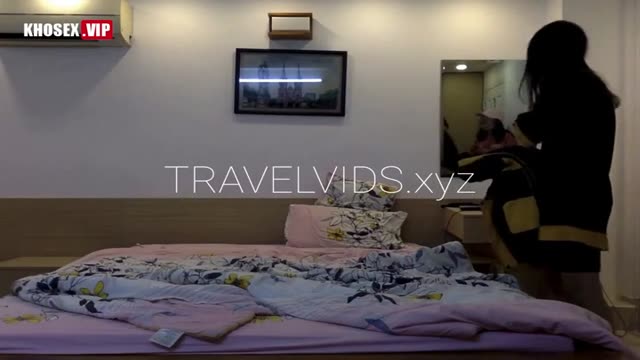 Tây trọc Travelvids chăn rau việt nam địt 1 lúc 2 em gái trong khách sạn
