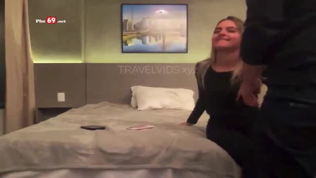 Tây trọc Travelvids chịch gái Latina mình dây mông to cực xinh