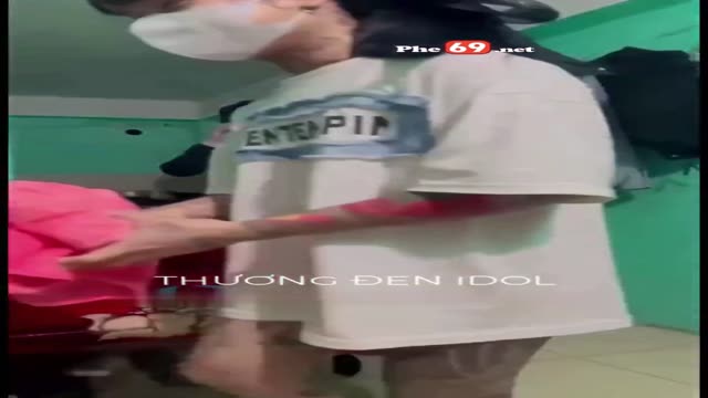 Thương Đen Idol hẹn đến phòng trọ thanh niên lâu ngày không địt nên doggy đóng phầm phập