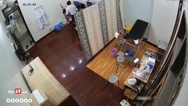 Hack cam bác sĩ địt với nhân viên tại phòng khám sau giờ làm