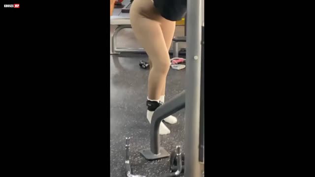 Múi mít mông to nứng lồn chủ động nhấp