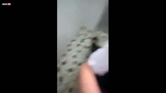 Em sinh viên bú cu trong toilet chưa đã dẫn người yêu về phòng chịch