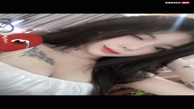 Chịch em gái 2k10 non tơ xăm mình