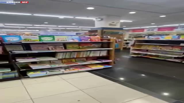 Đi nhà sách bắt em cởi đồ bú cu chưa đã dẫn em vào khách sạn đụ em sướng lồn